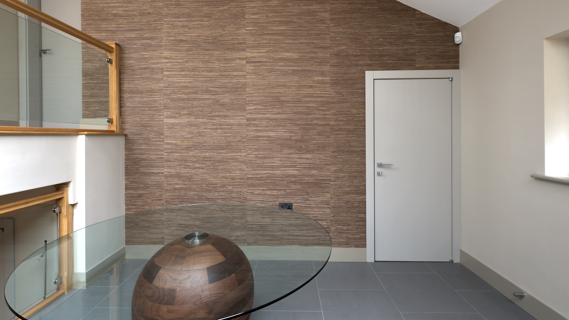 Ensuring a coherent style between internal and front doors