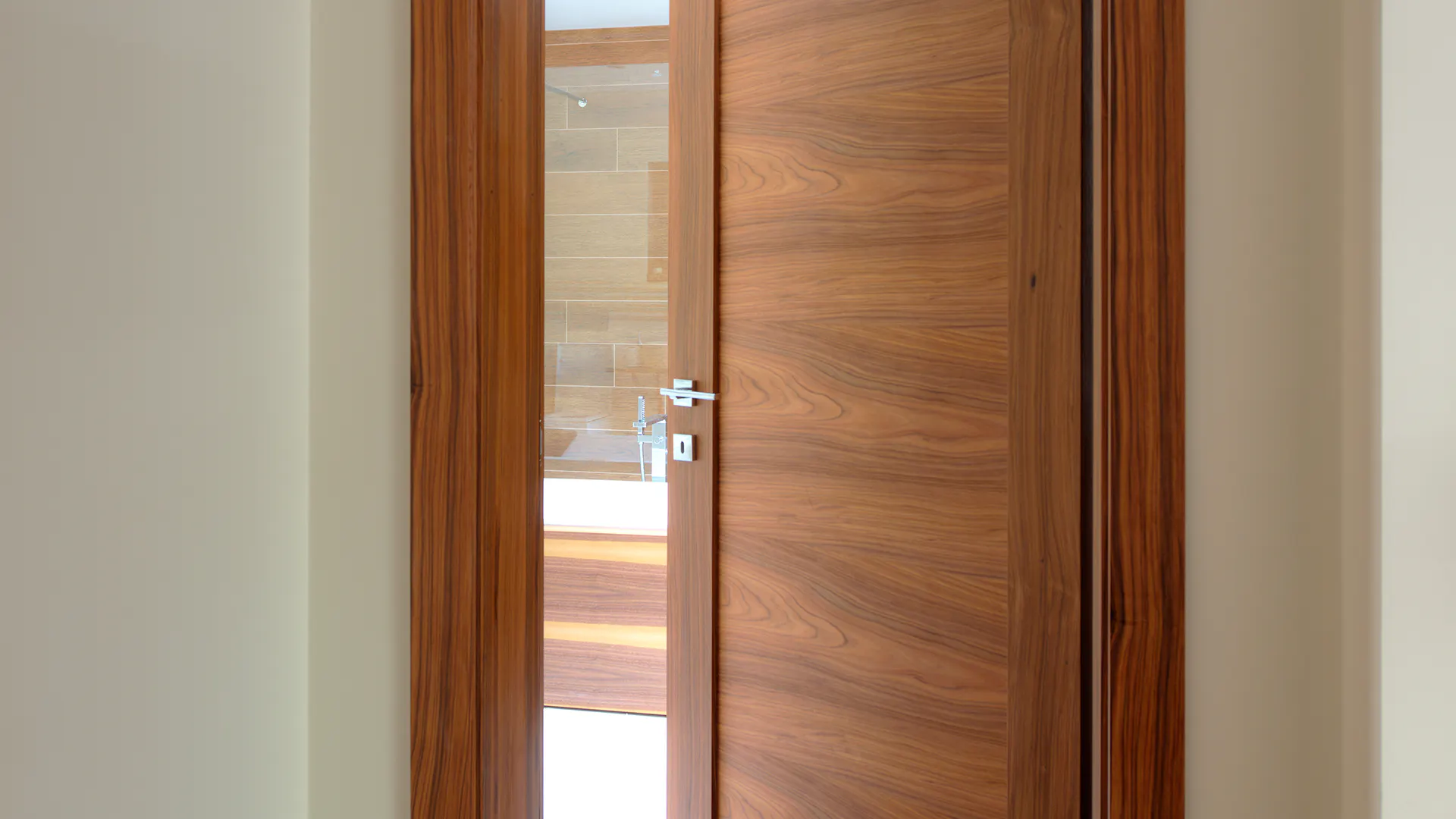 Rosewood internal Deuren door closeup