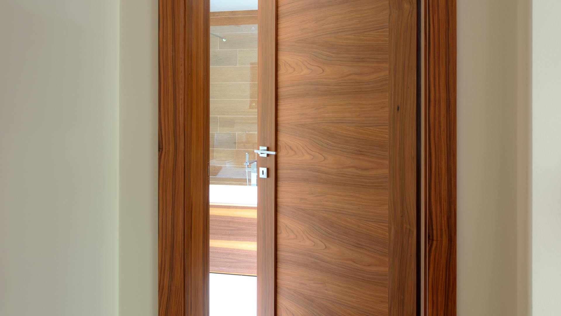 Rosewood internal Deuren door closeup
