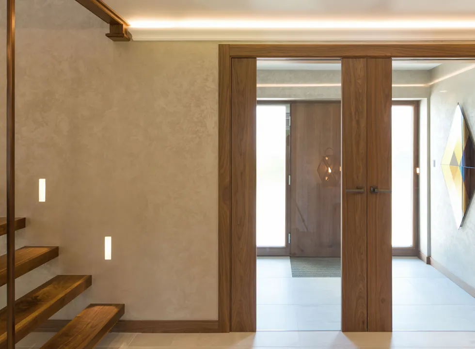 Deuren Trem Glass internal door in walnut