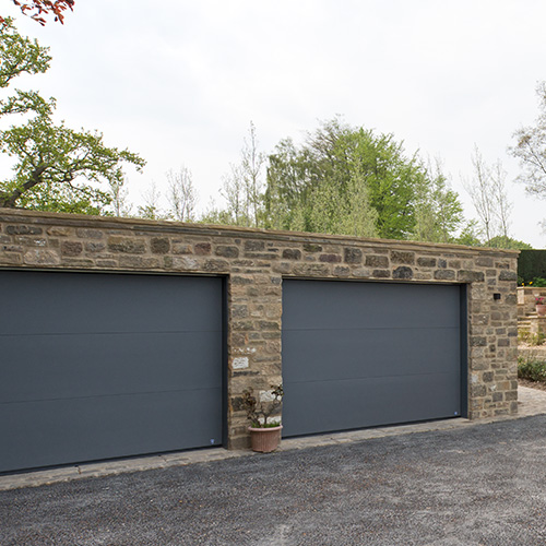Double matching Deuren garage doors