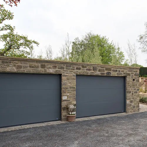 Double matching Deuren garage doors