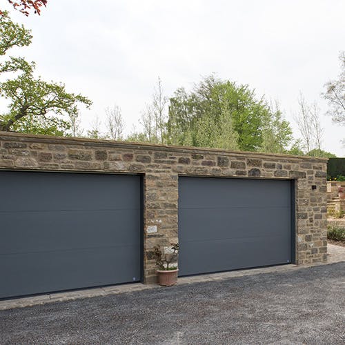Double matching Deuren garage doors