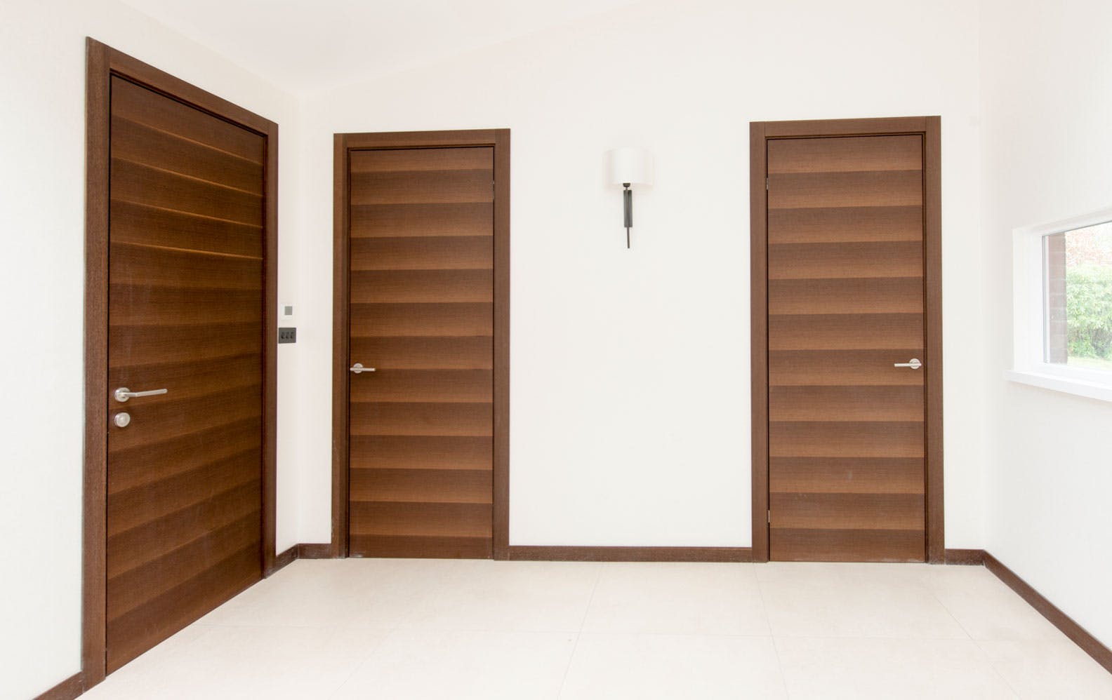 Light and spacious hallway with three modern internal door sets by Deuren - Trem H style, Wenge finish.