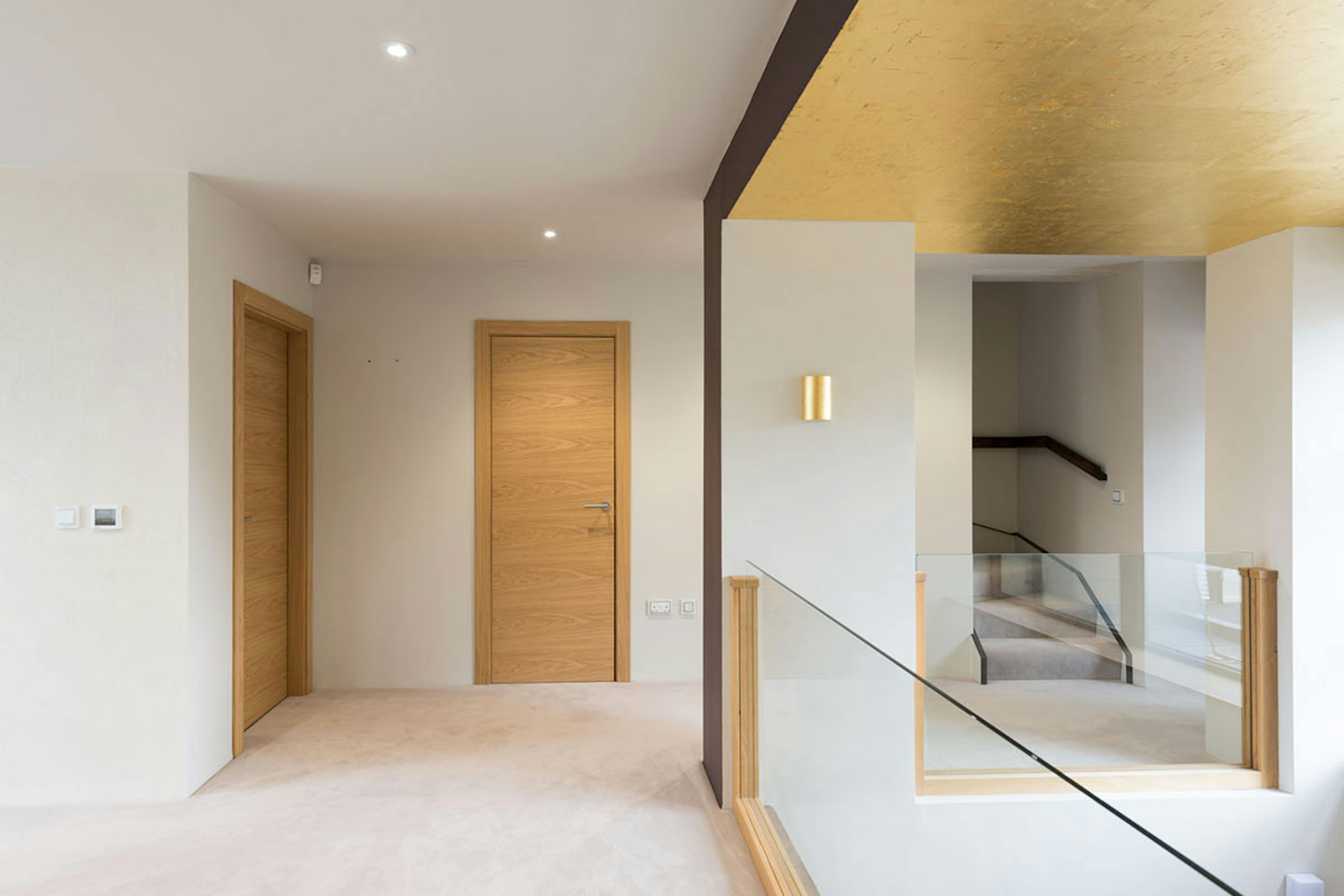 Modern self-build property featuring Deuren internal door sets in Trem H, Natural Oak