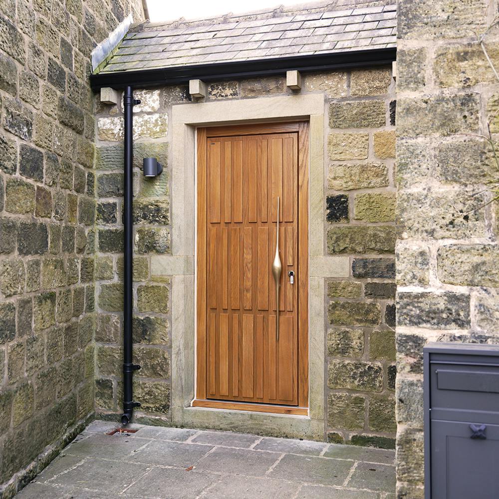 Transforming rural charm with Deuren’s modern front door.