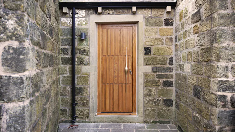 Deuren's Tavole front door in Honey Oak.