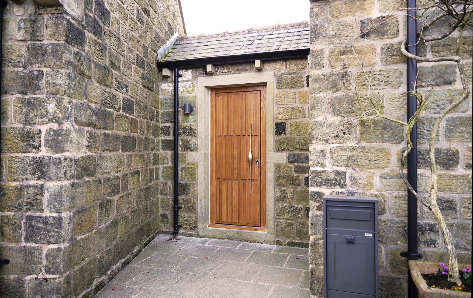 Angled Image of Deuren's Tavole front door installed in client's property.