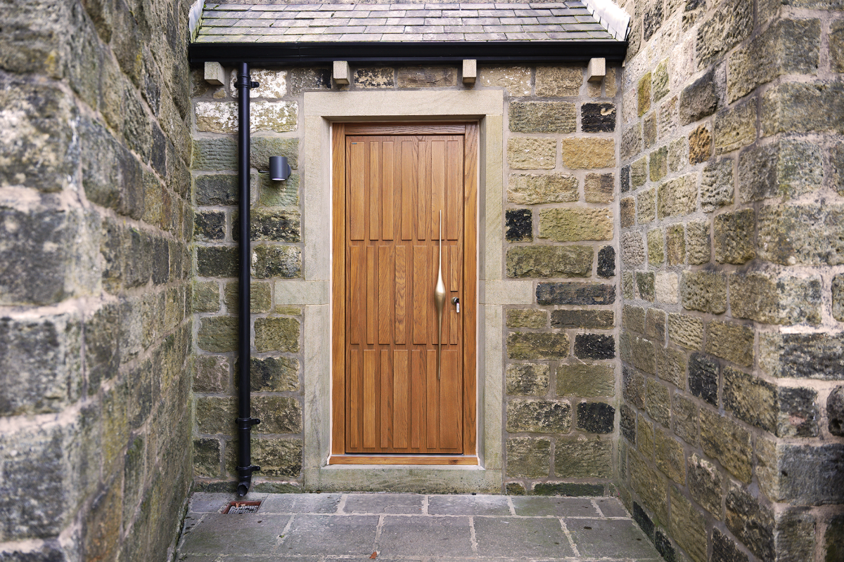 Head-on image of Deuren's Tavole front door installed in client's property.