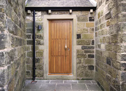 Head-on image of Deuren's Tavole front door installed in client's property.