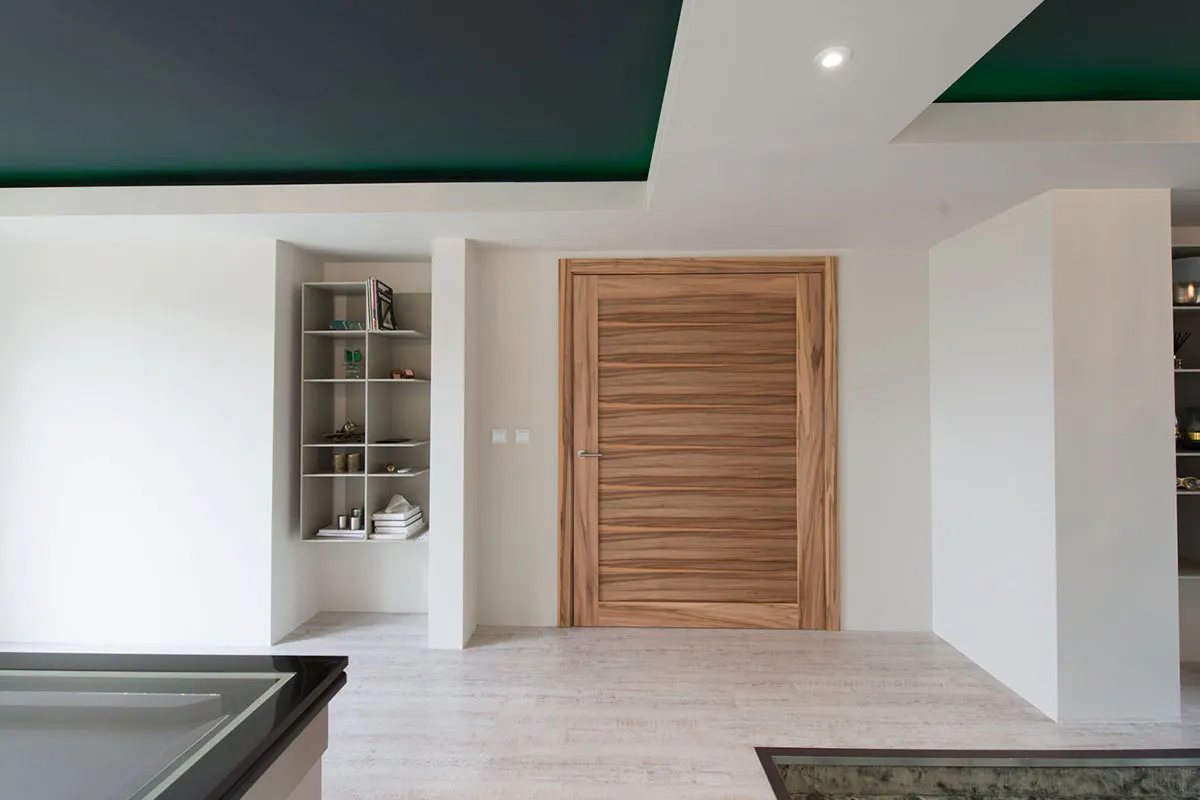 Made-to-measure wide internal door