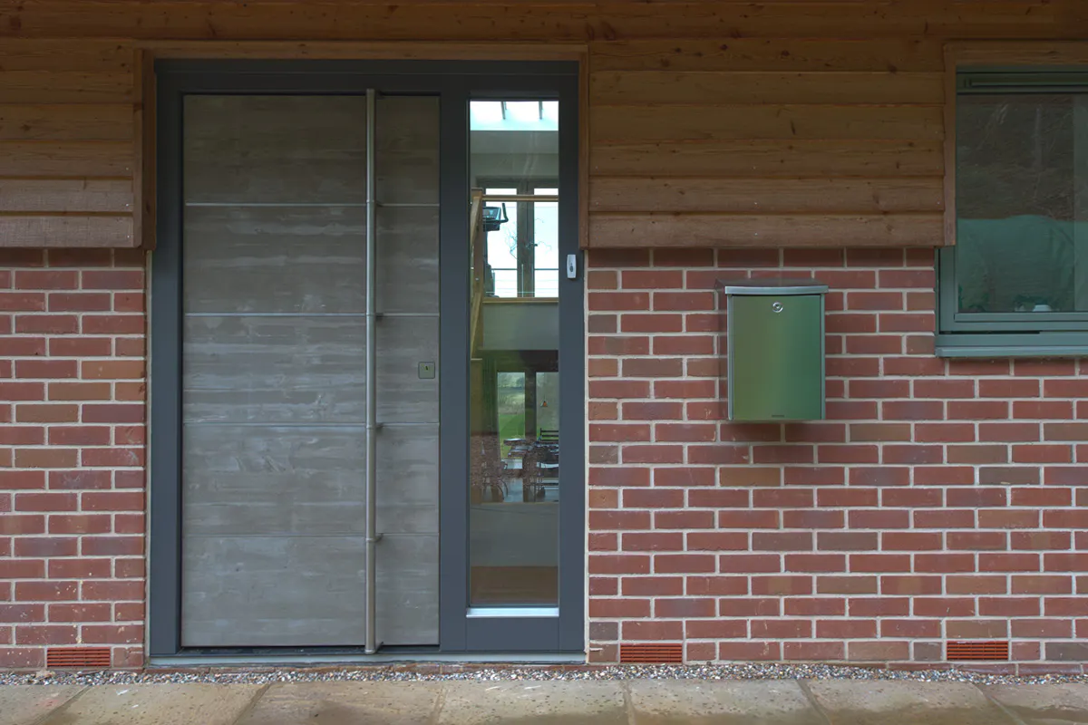 Olivo SI Entrance door with side light