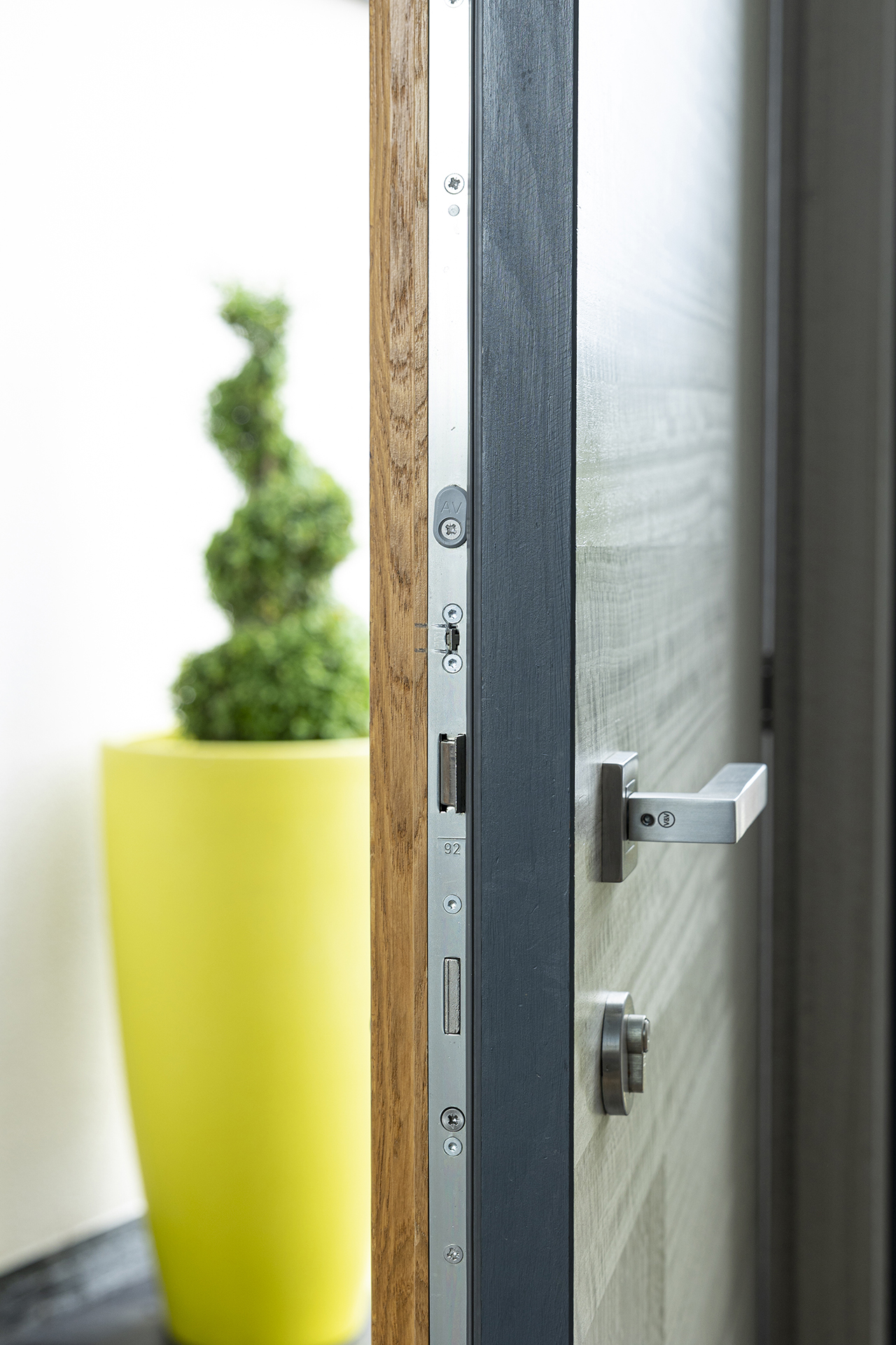 Close up of the door lock system on a Deuren door