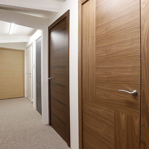 Inside the Deuren Showroom with a Vario 4 internal door