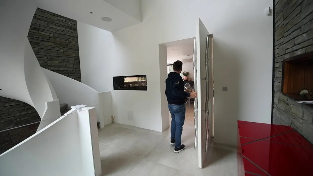 DEUREN INTERNAL PIVOT DOOR