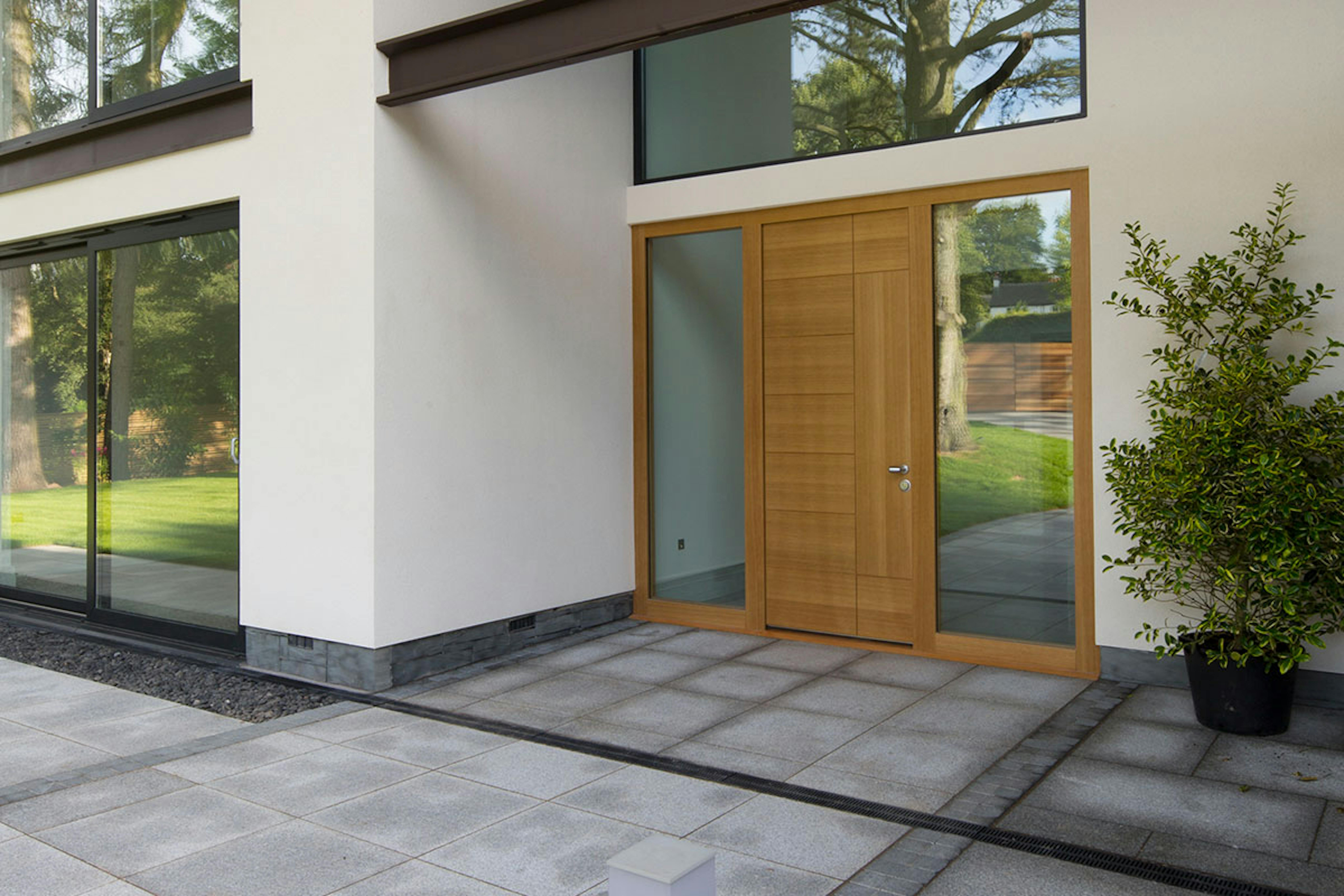 Modern Oak front door with two glazed side lights - Deuren