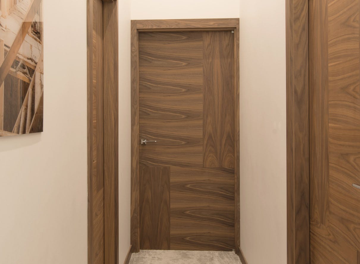 Walnut single leaf internal door - Vario 4 by Deuren