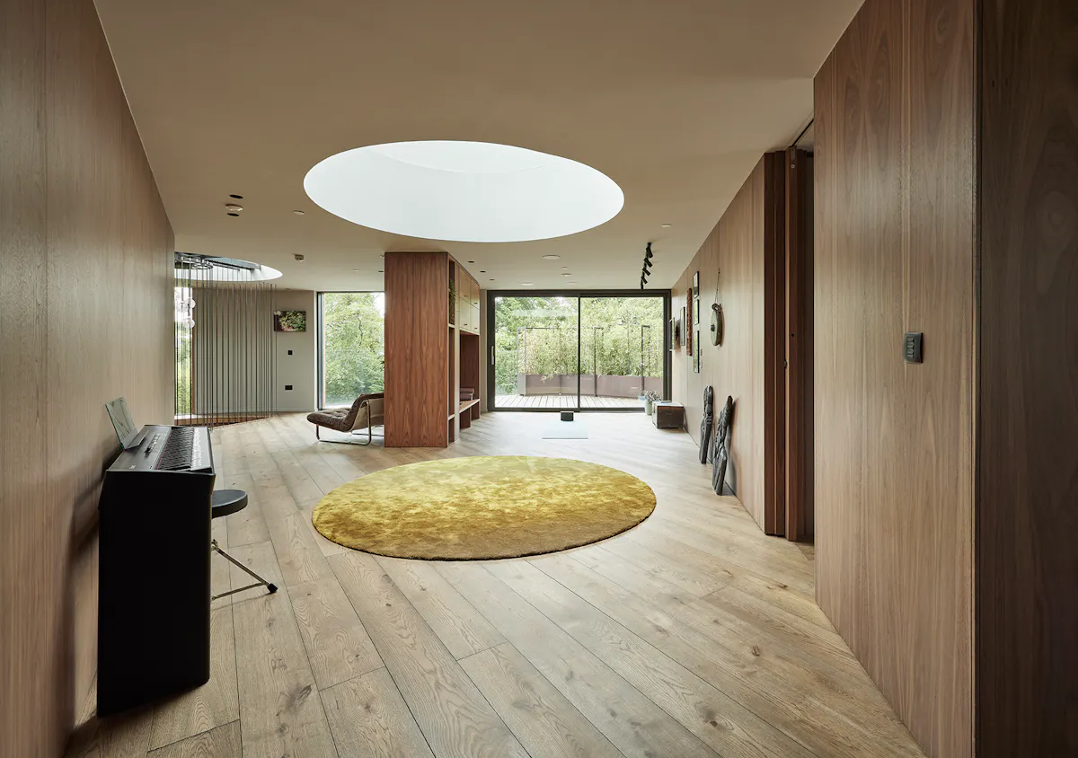 Grand Designs South Manchester with Deuren doors in hallway