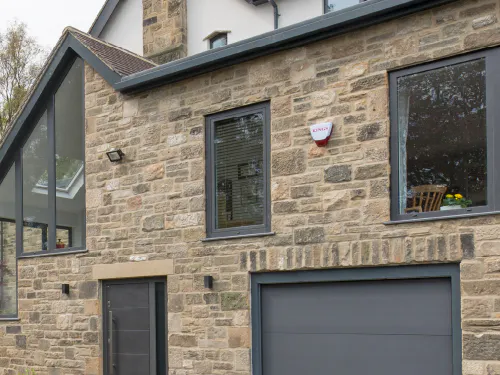 Are Deuren internal doors suitable for high-traffic areas?