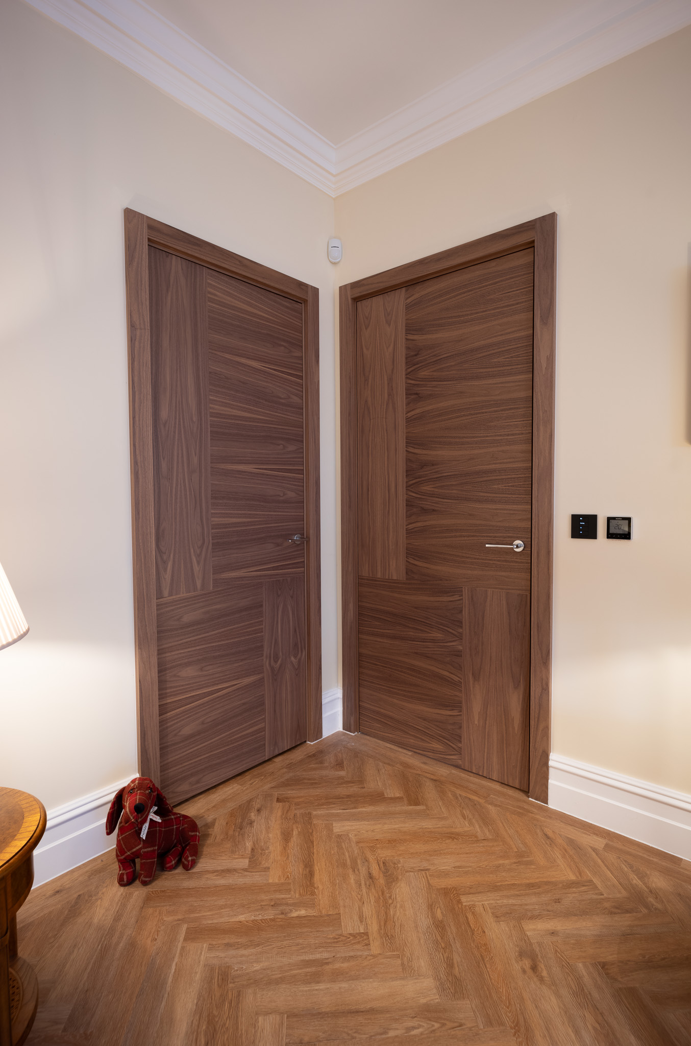 Bespoke Internal doors Vario 4 Walnut