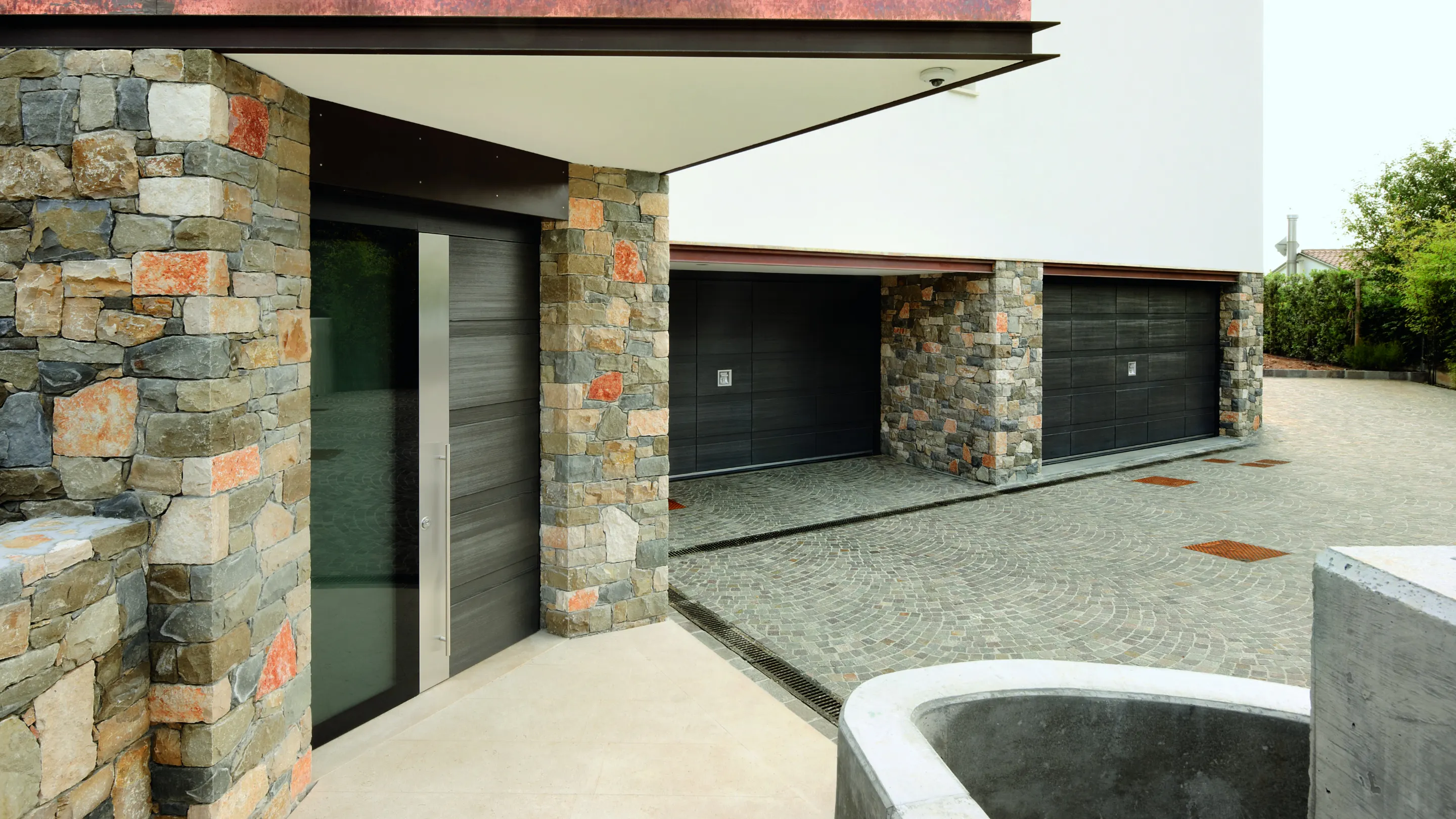 Counterweight garage door