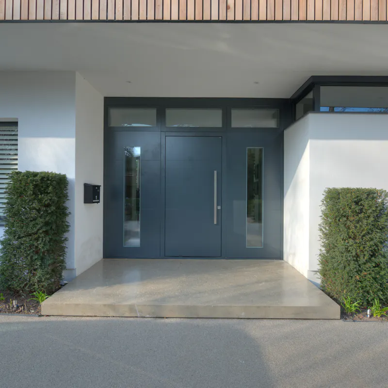 A made-to-measure solution for an oversized entranceway