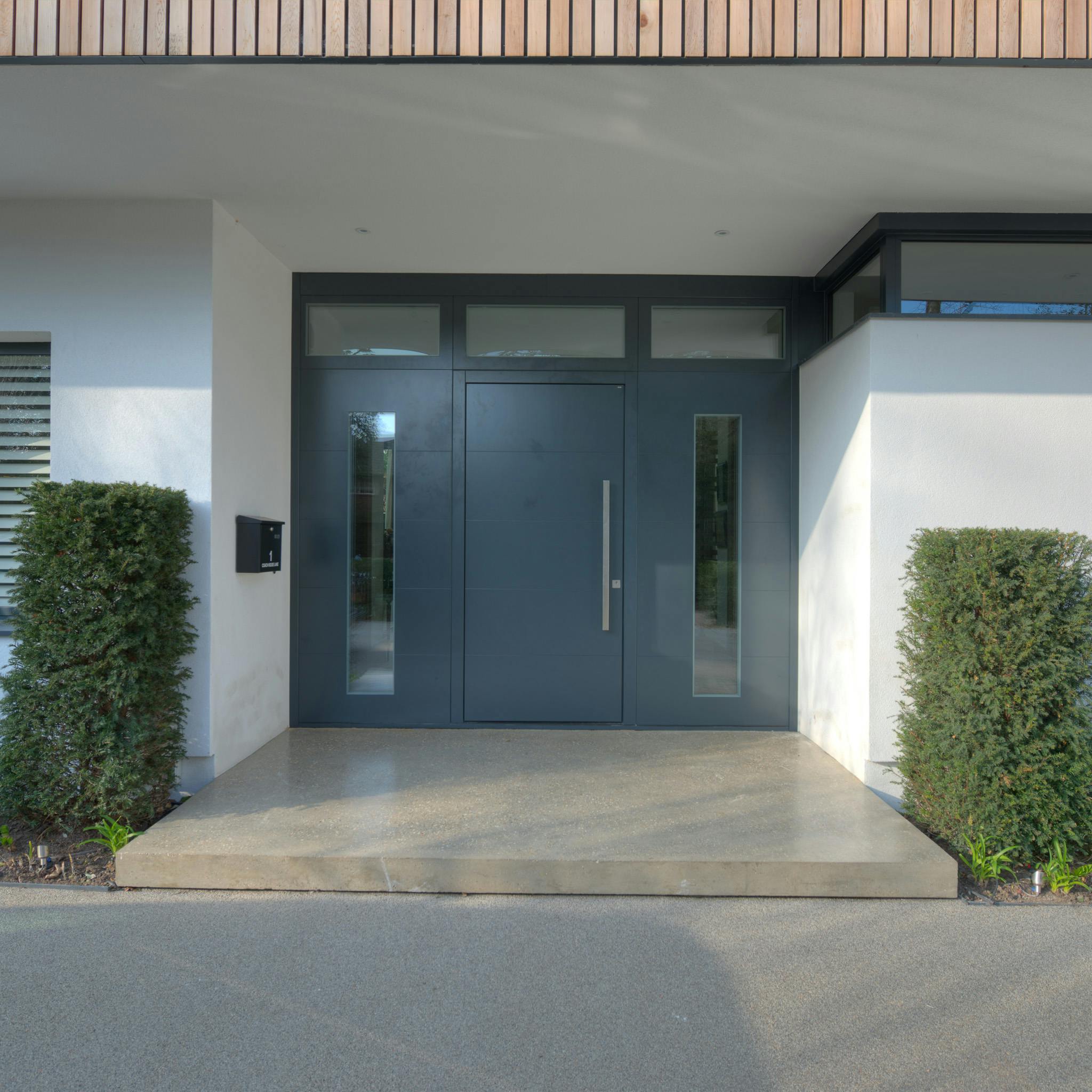 A made-to-measure solution for an oversized entranceway