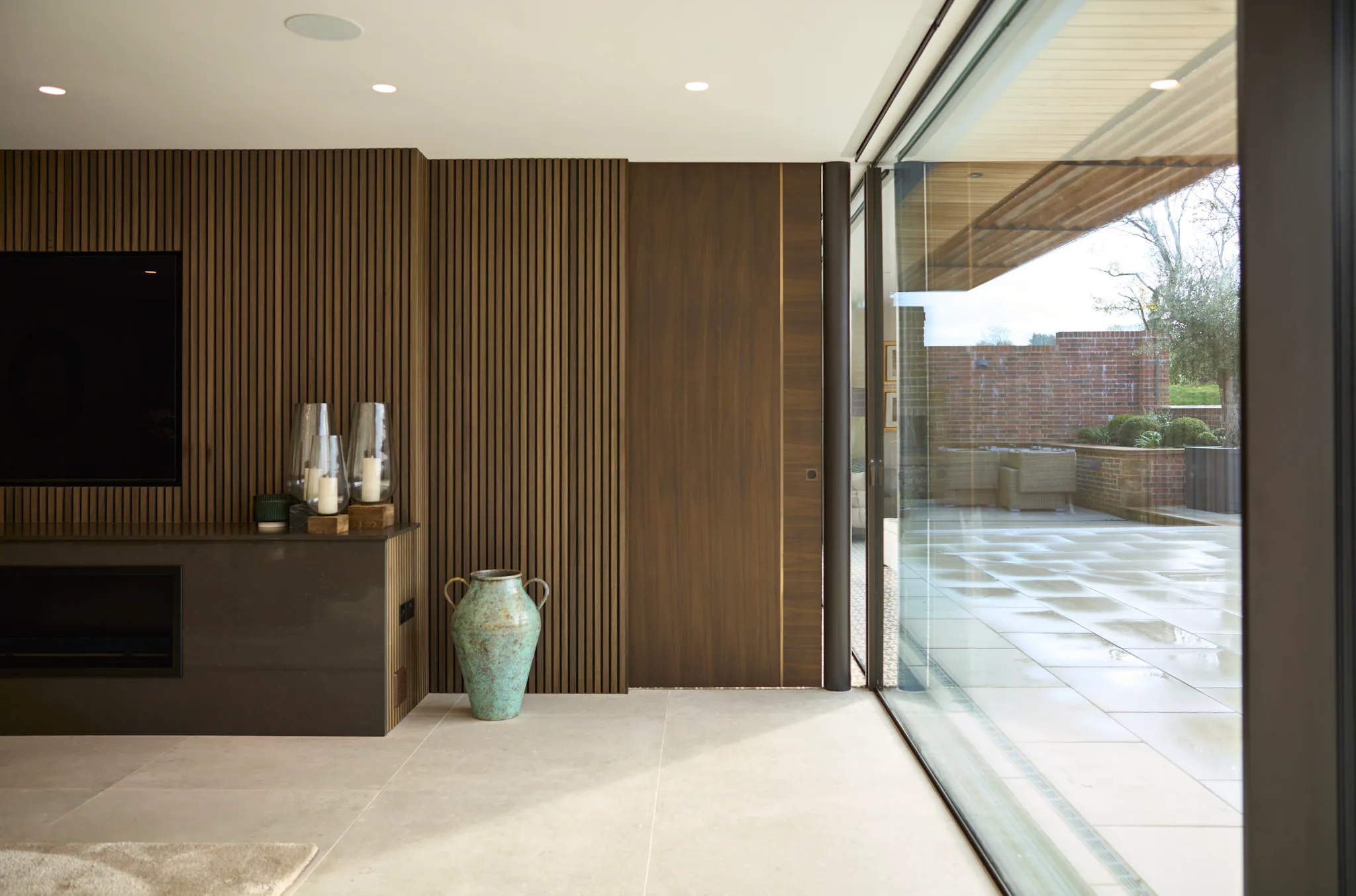 Internal pocket sliding door
