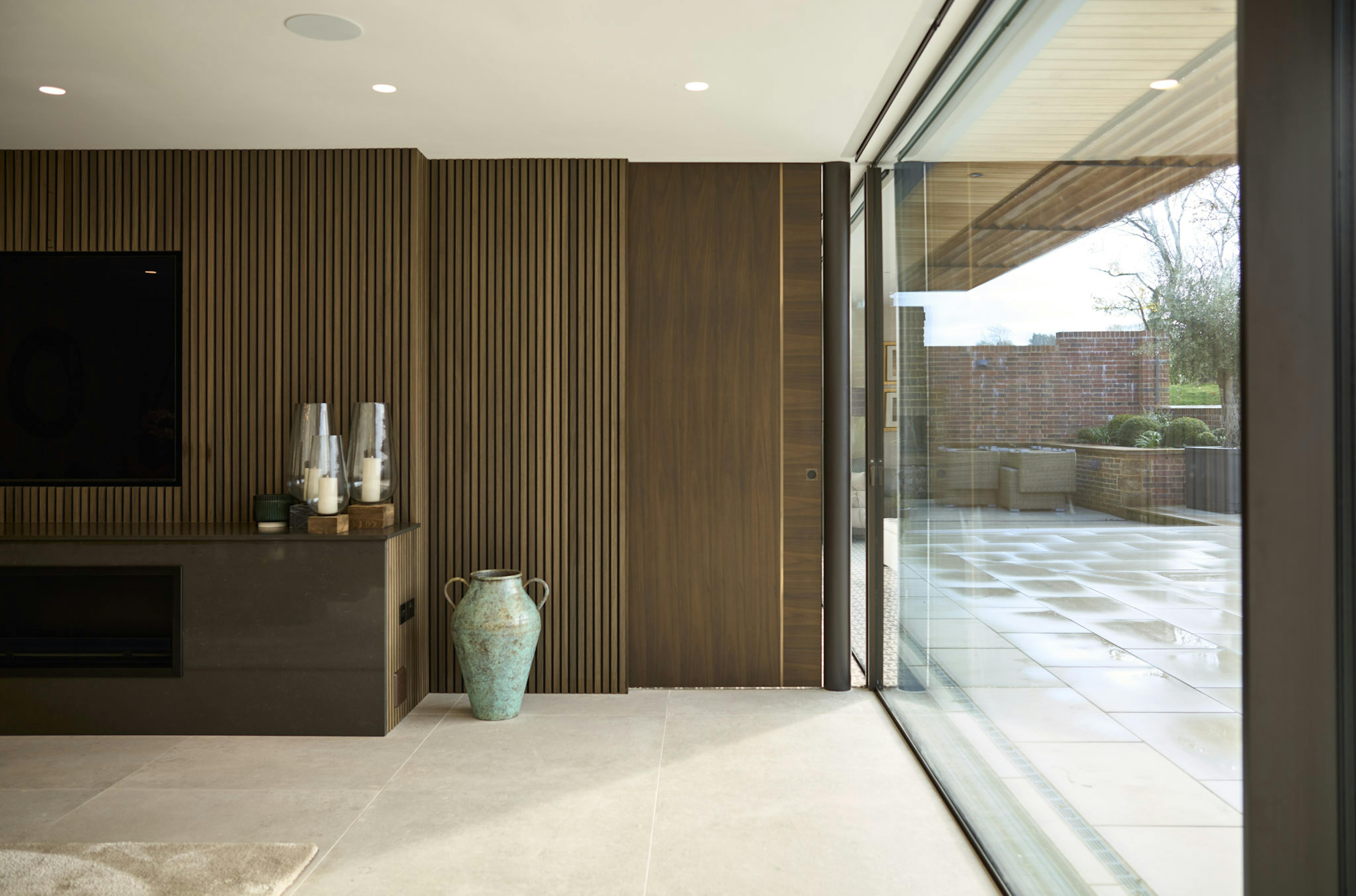 Internal pocket sliding door