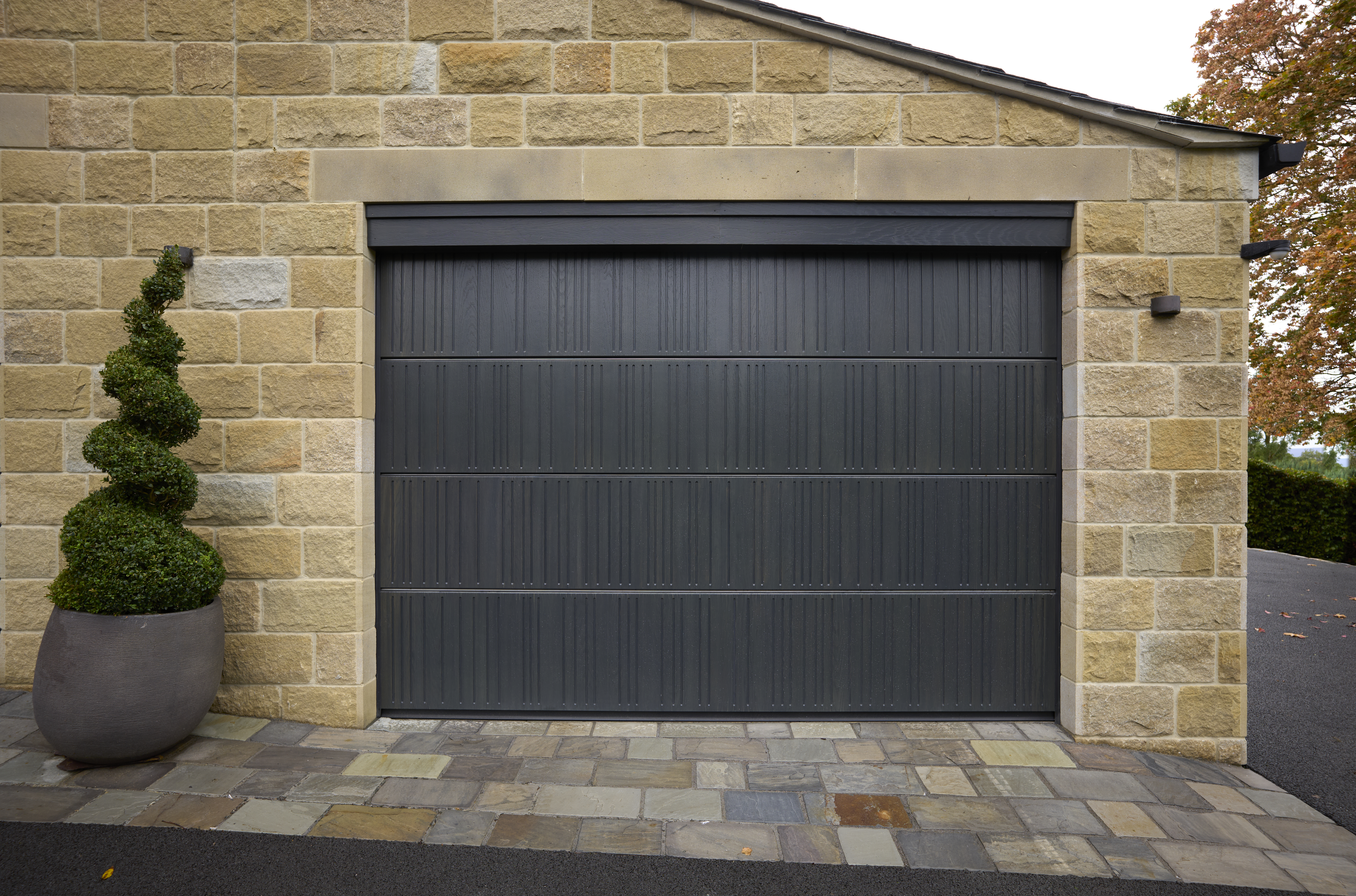 Grand Toba Overhead sectional garage door