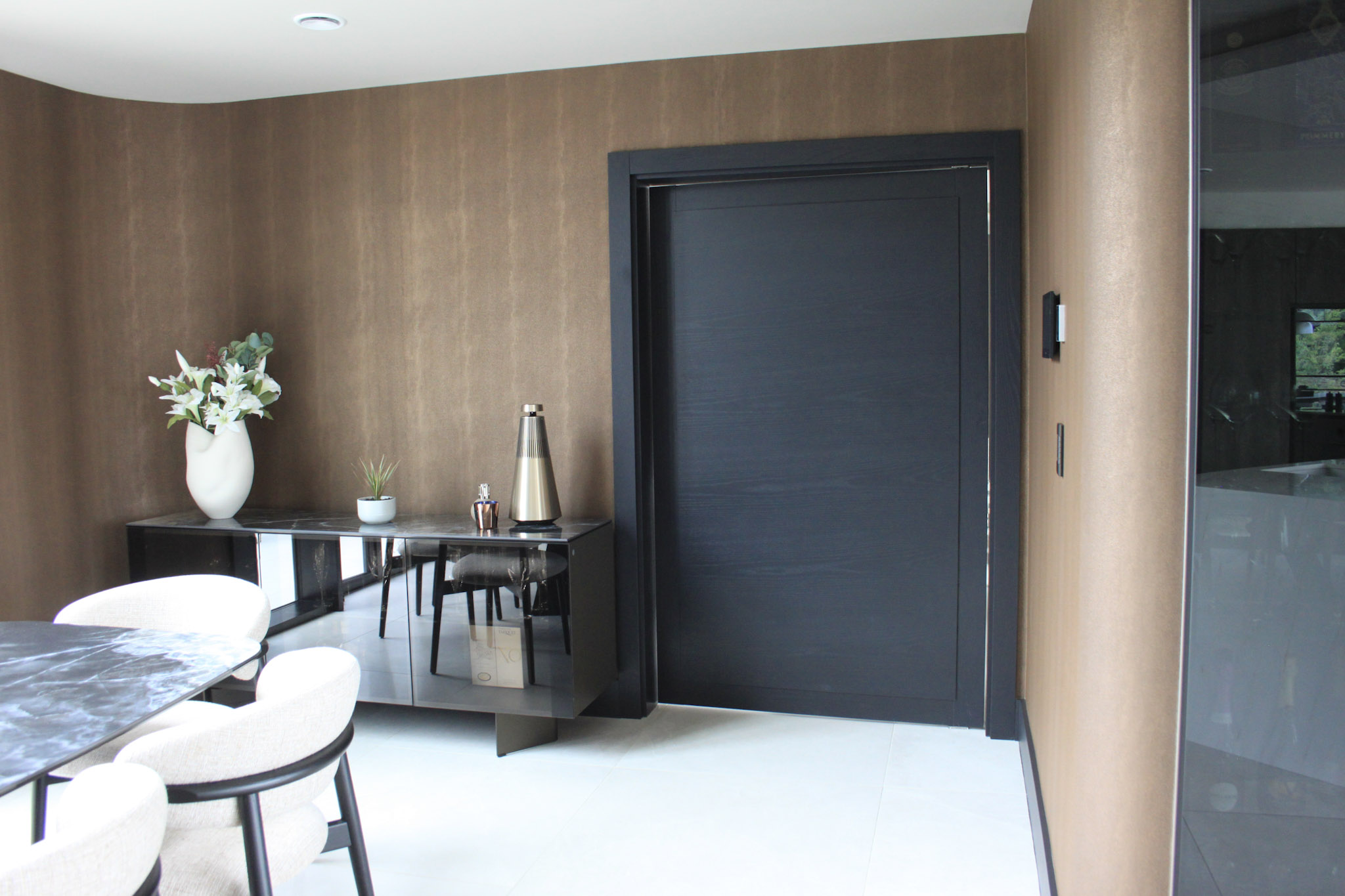 Extra-wide internal door