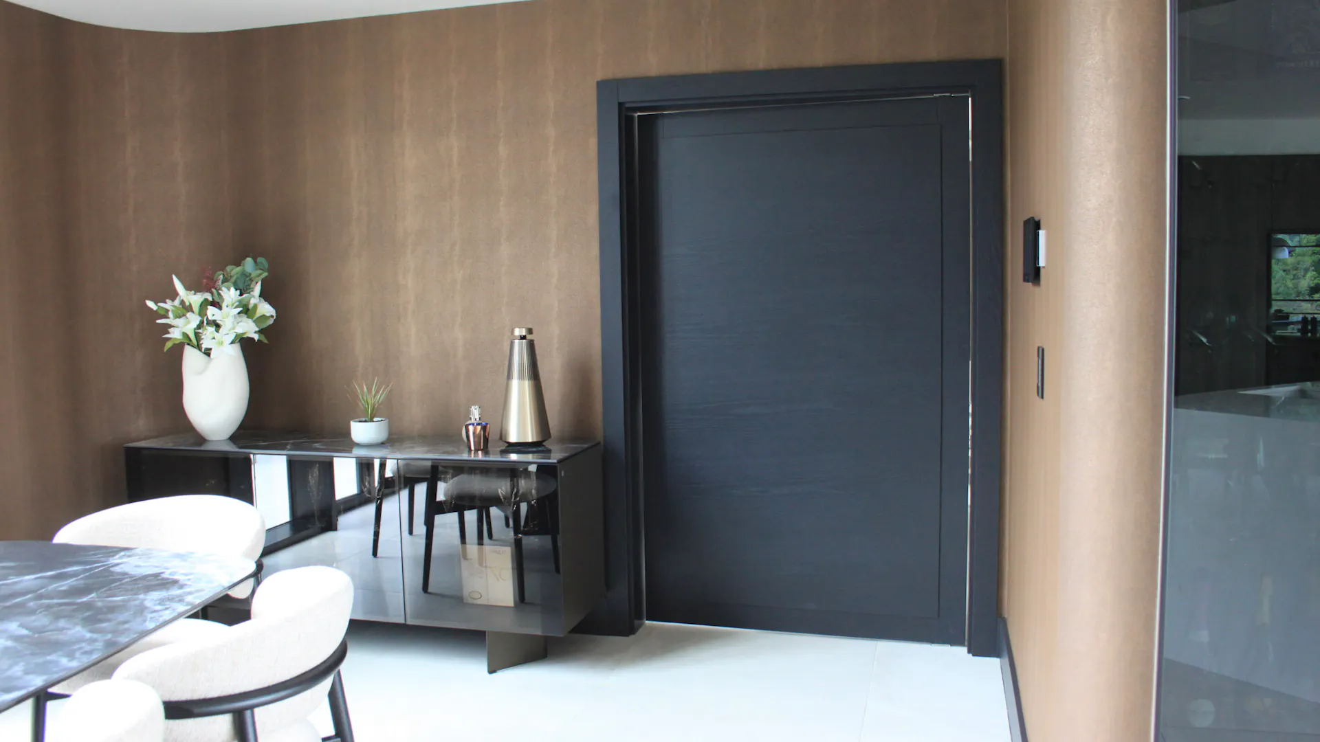 Extra-wide internal door