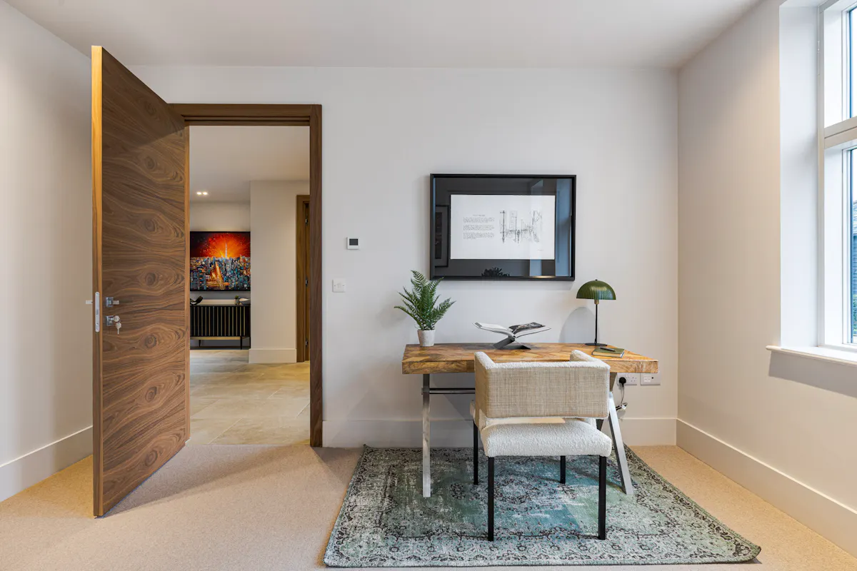 Extra-wide internal door 