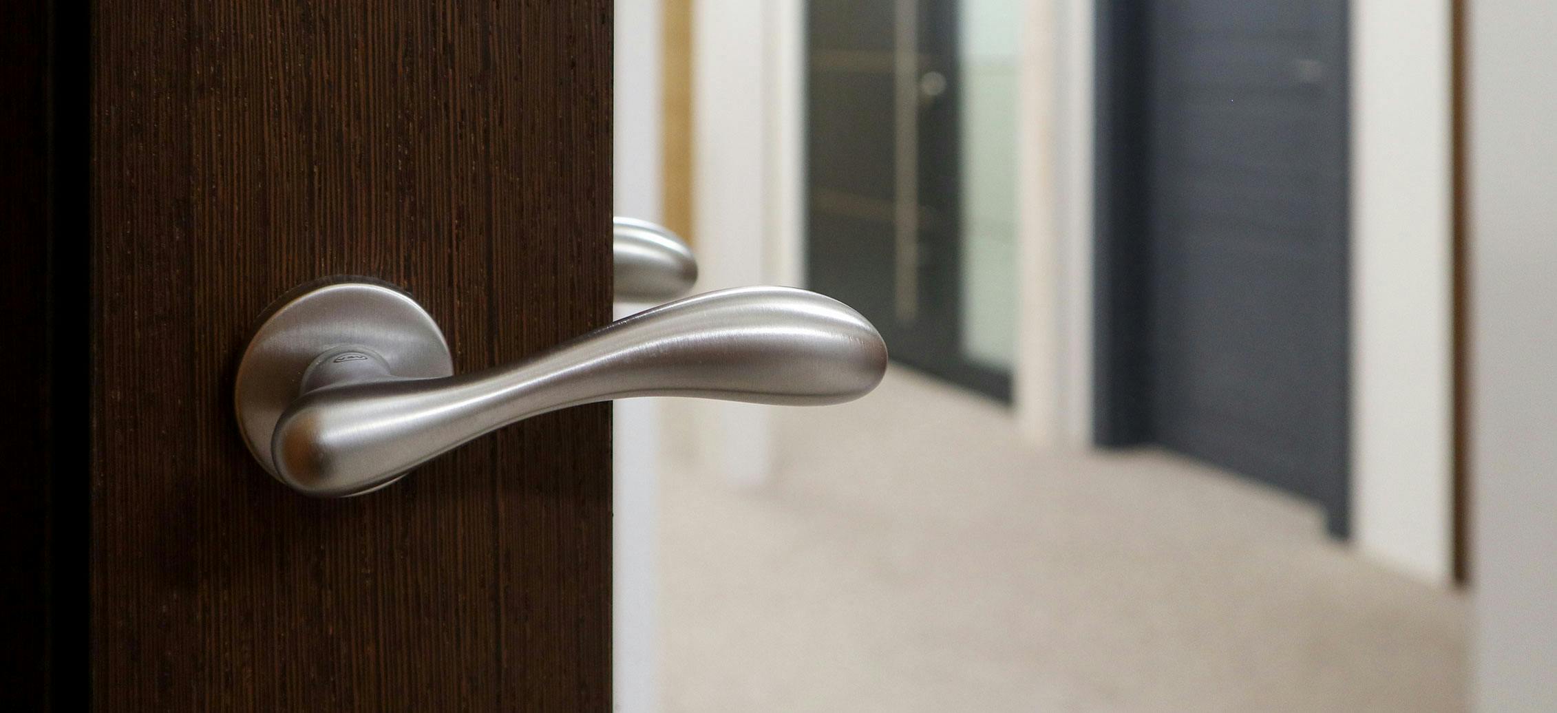 Close up of an internal Deuren door handle