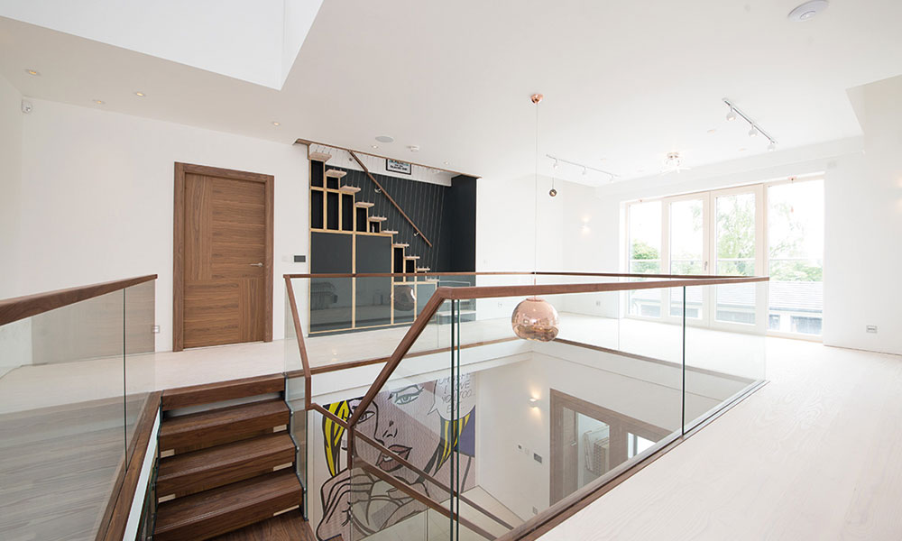 Internal Deuren bespoke doors in hallway