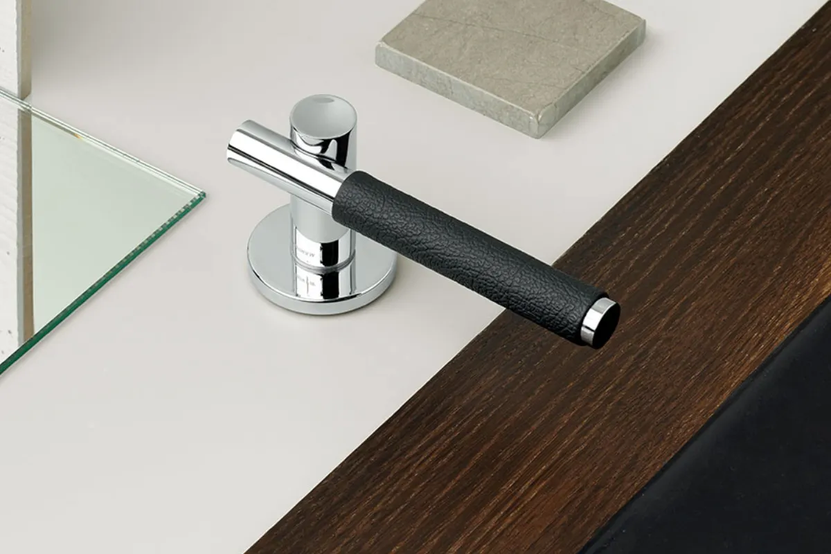 Mandelli handle with Leather finish