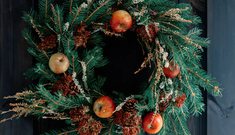 Crafting festive elegance: A guide to elevating your front door decor with expertise and finesse!