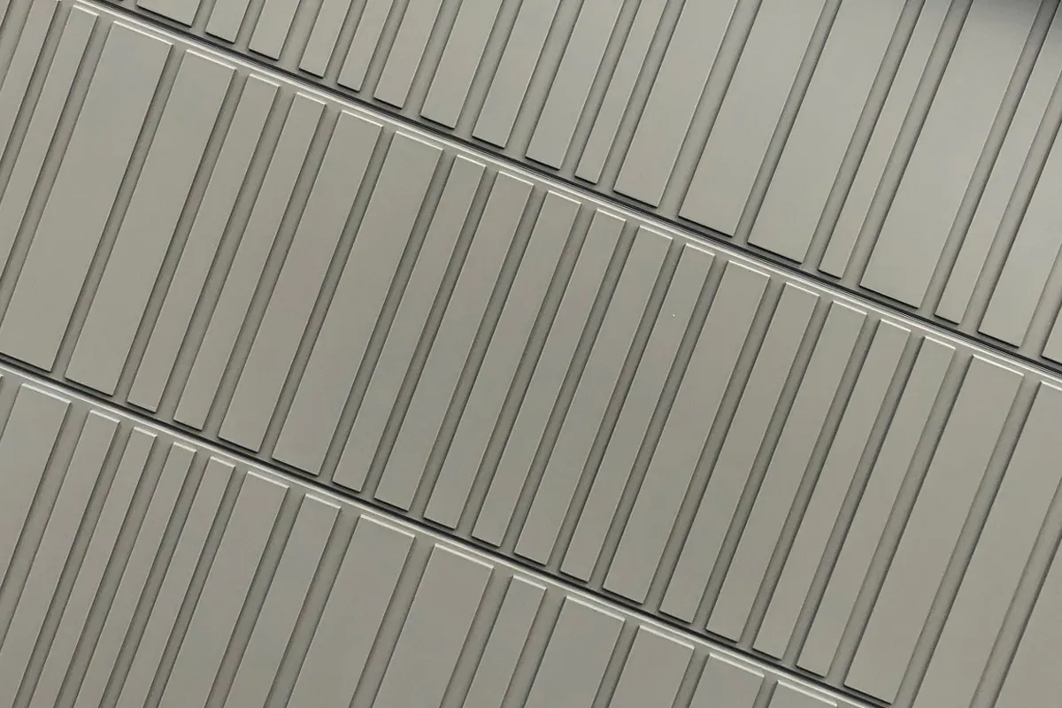 close-up of Deuren's bespoke Tavole garge door in a grey paint finish.