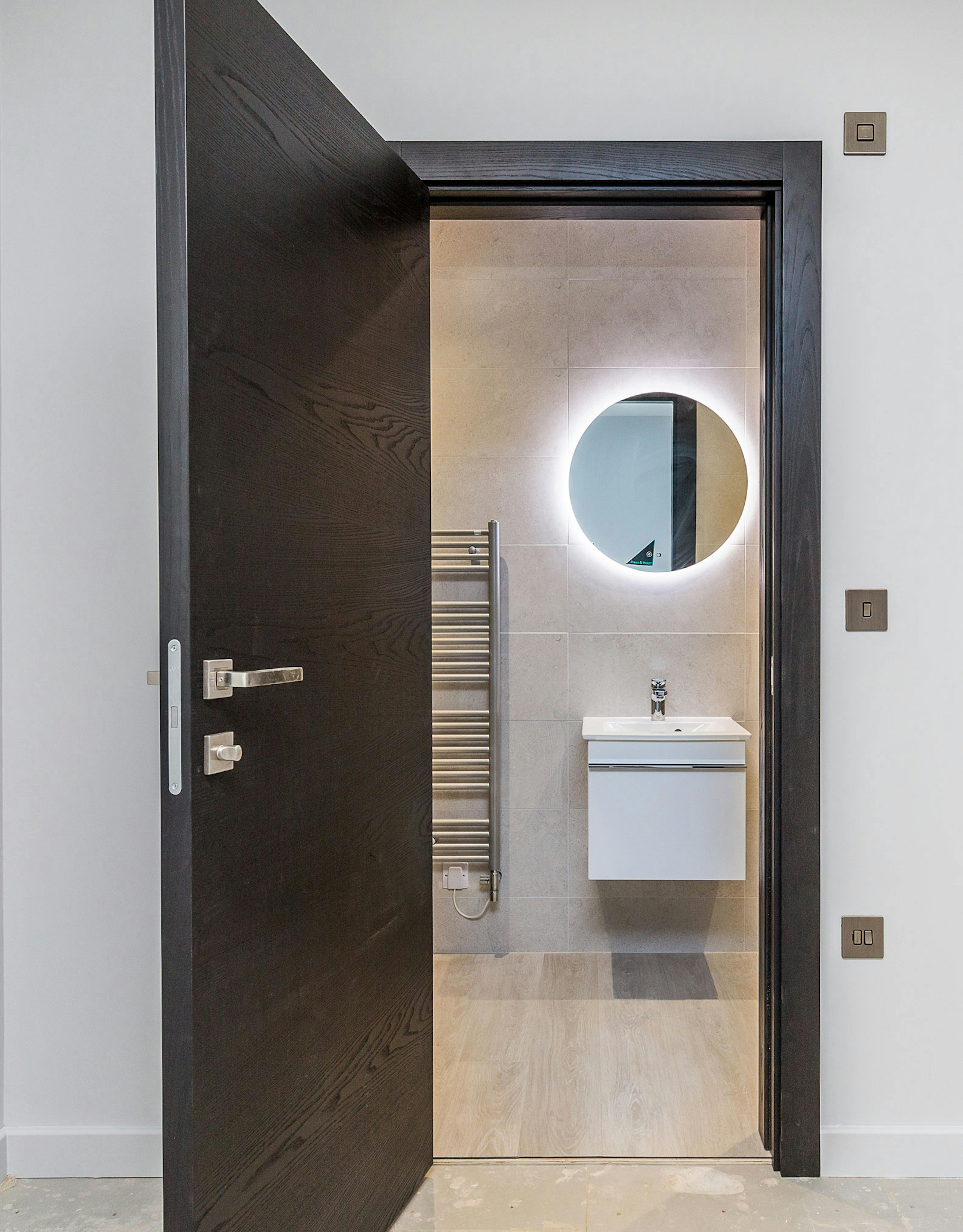 An open Deuren door set - Trem H in black ash with lever handle a privacy lock.