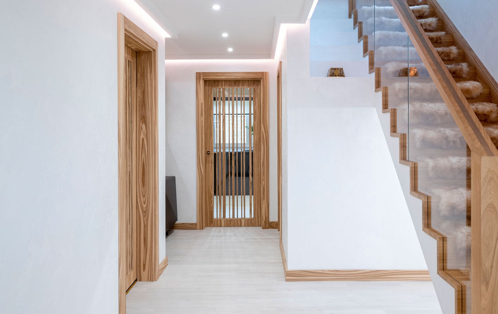 Contemporary hallway and staircase, featuring 2 bespoke Deuren Gio glass doors with irregular vertical timber strips, in olive oak.