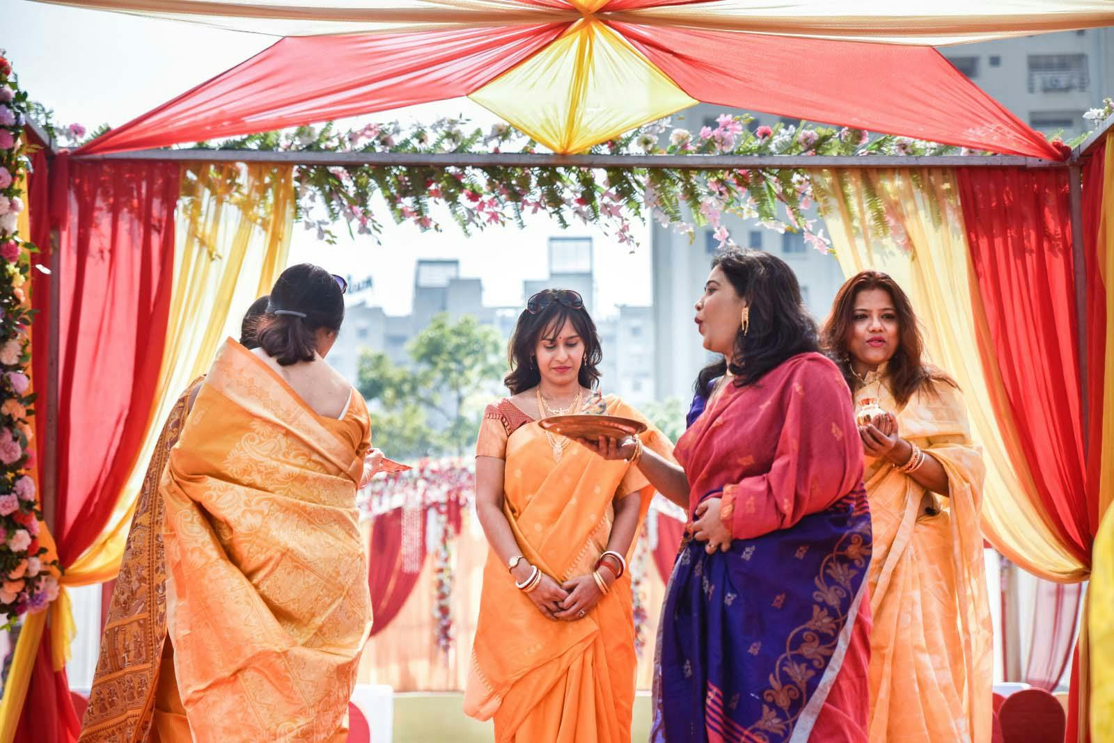 Candid wedding photographers kolkata