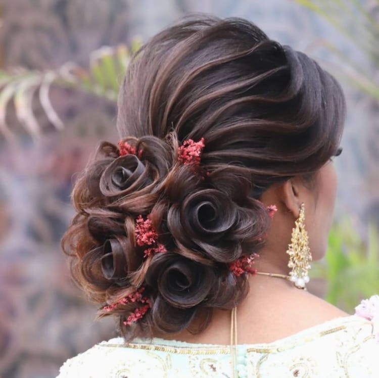 10 Best Hairstyles for Traditional Sarees - Indian Beauty Tips
