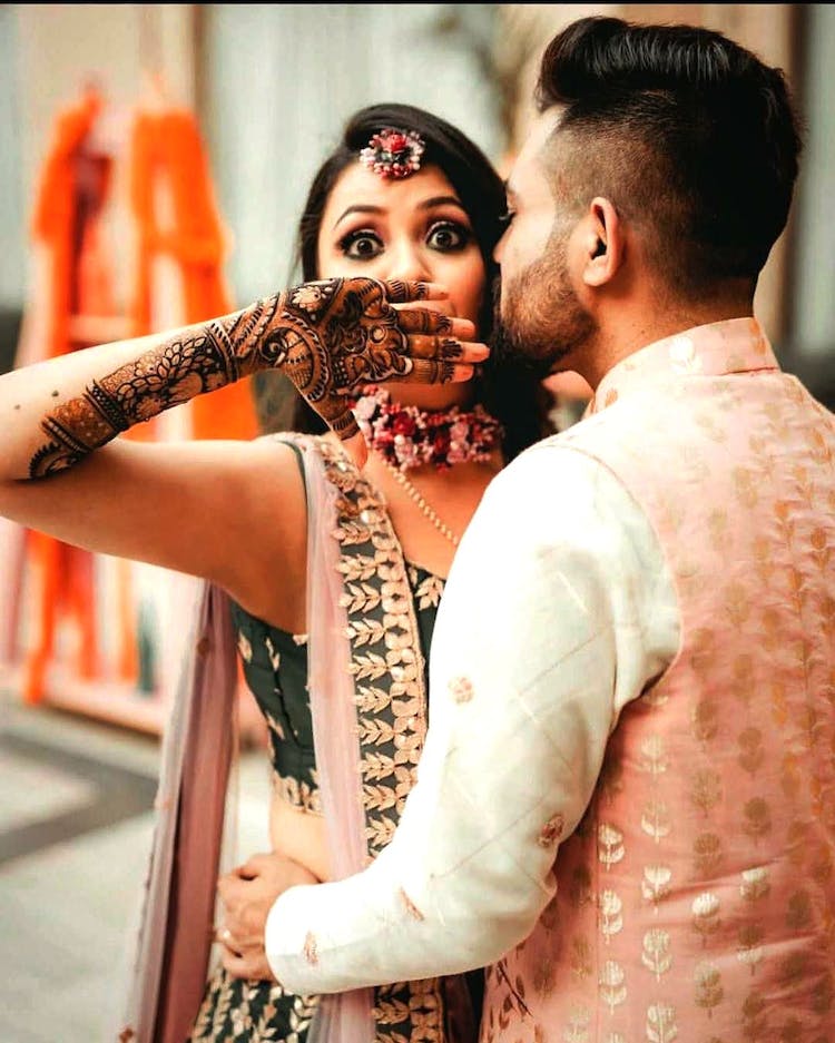 rock-on-close-up-mehndi-poses-for-bride | WedAbout