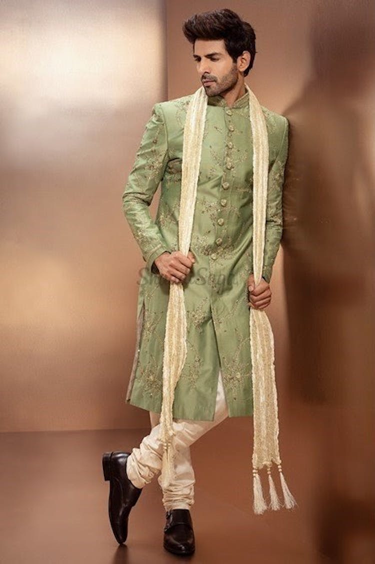 8 wedding moods of Ranveer Singh in Manyavar's trendiest styles
