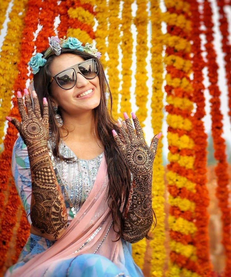 Flaunting her artistry mehendi to having a virtual celebration with groom  Sanket Bhosale; inside Sugandha Mishra's intimate Mehendi ceremony | The  Times of India