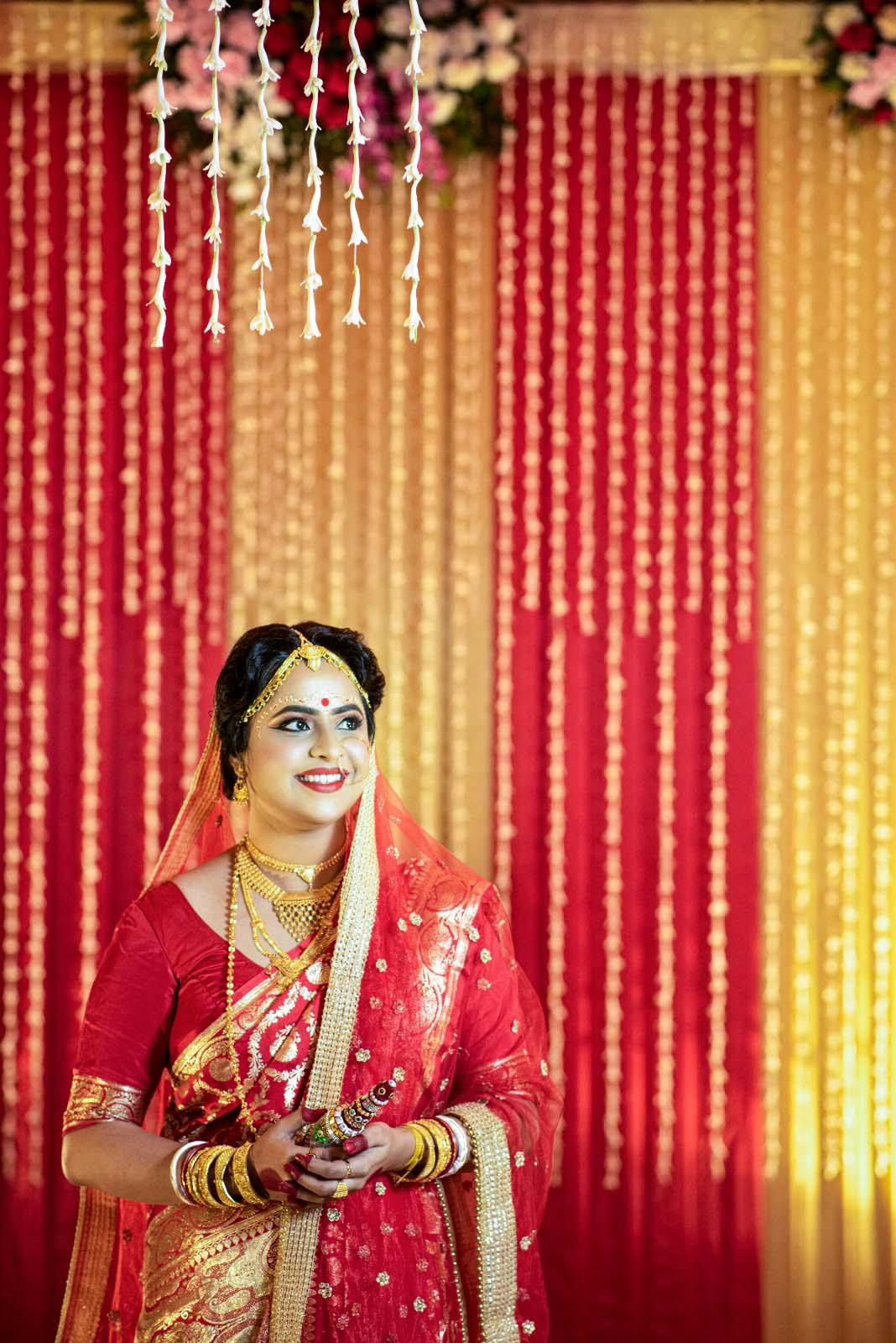 Silver embellishments in bridal mukut design by Best wedding photographers in kolkata