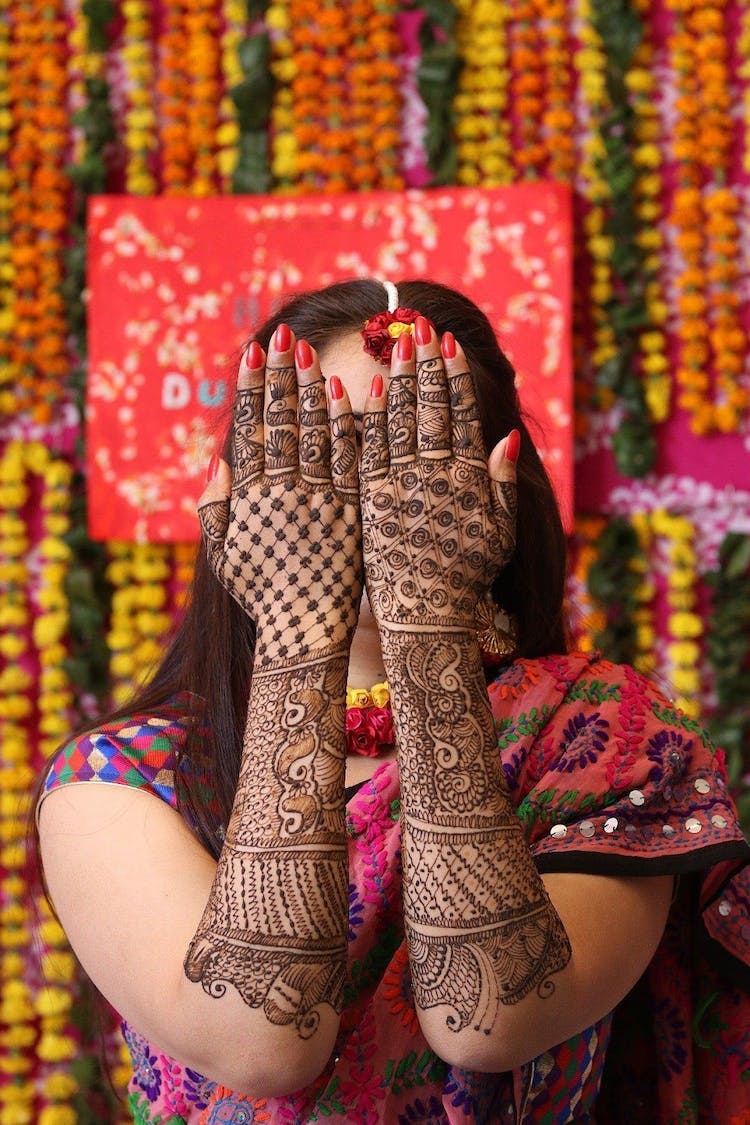 Top 11 Bengali Bridal Mehndi Design Ideas [2022]