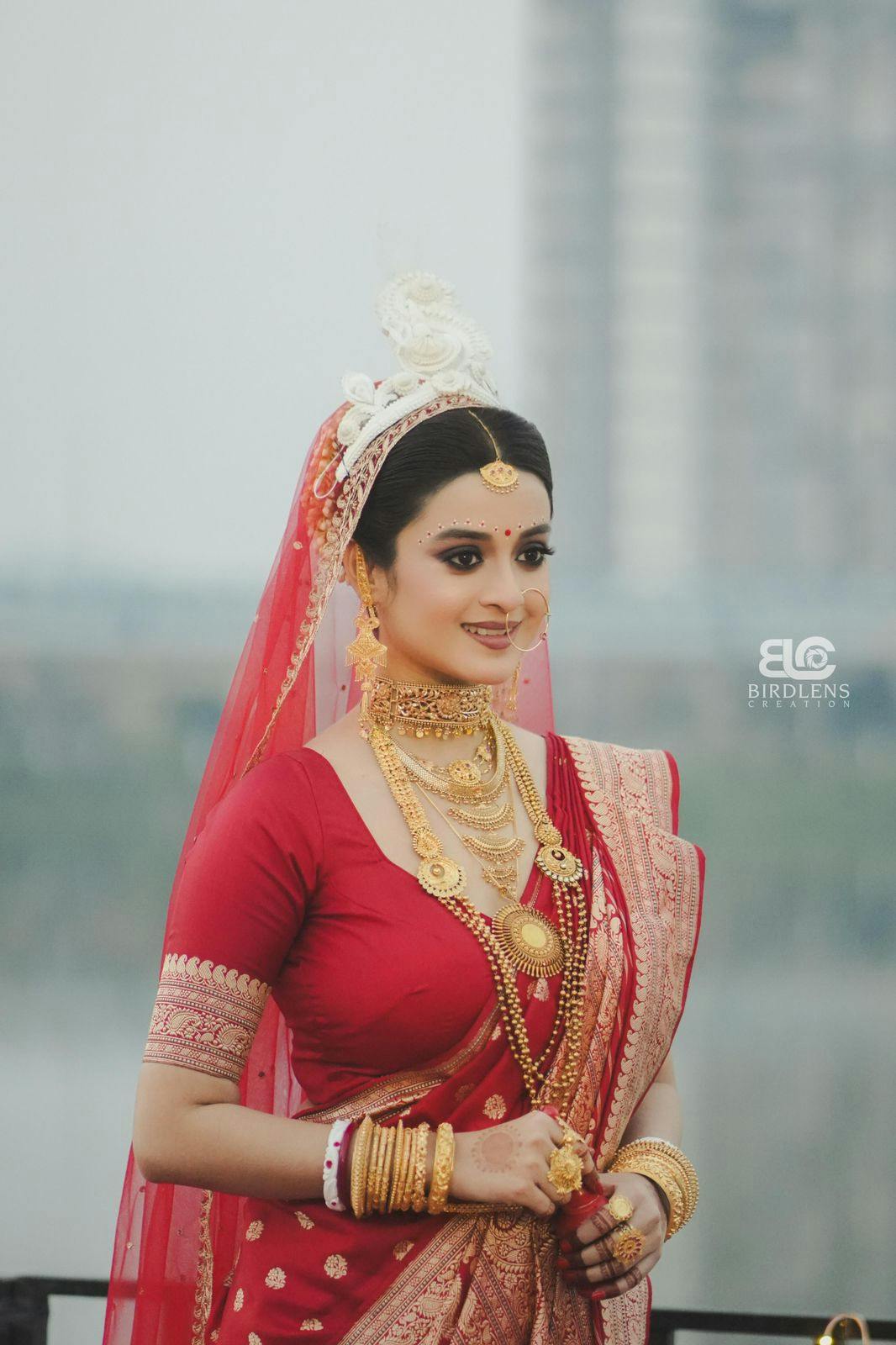 darshana banik wedding image with red saree image clicked by birdlens creation photography
