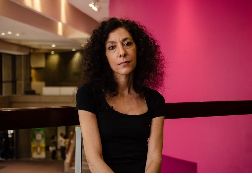 Ningún periodista debería inmolarse, dice la cronista argentina Leila Guerriero