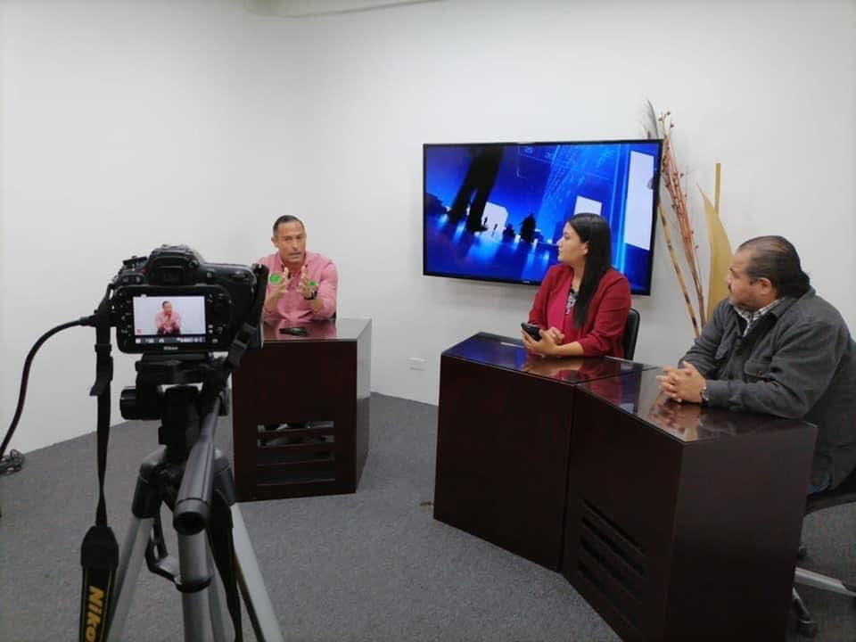 Reportera en un programa de television por internet en Reynosa, Tamaulipas